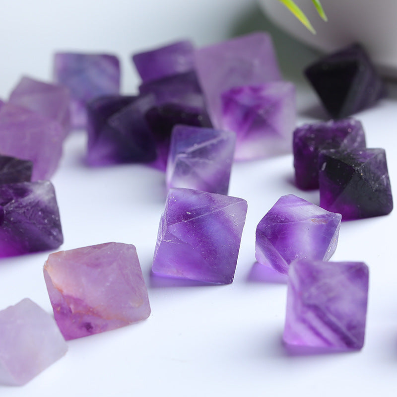 Bulk wholesale natural amethyst pyramid crystals for healing and decoration
