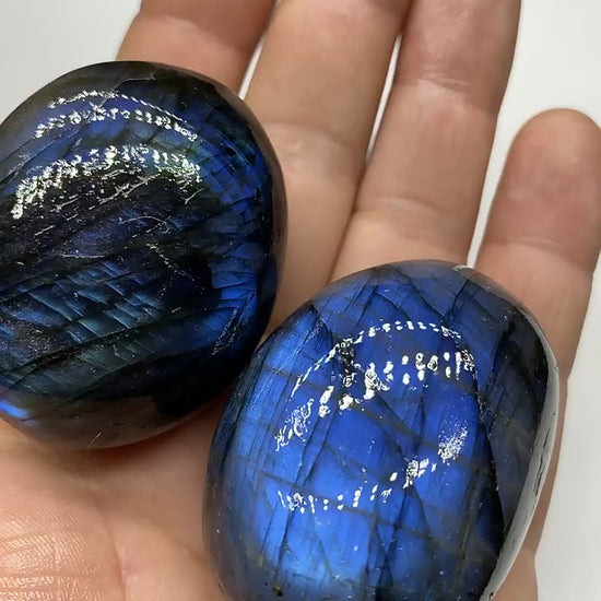 Wholesale polished flash labradorite palm stone natural blue flash crystal bulk for shop resale home decor