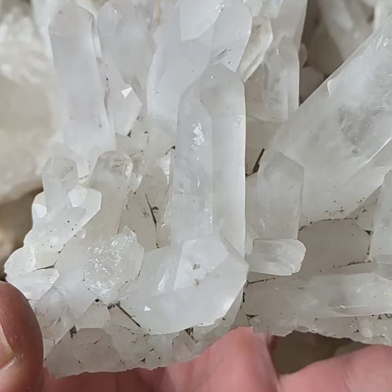 Wholesale natural clear quartz cluster, raw white quartz mineral crystal specimen