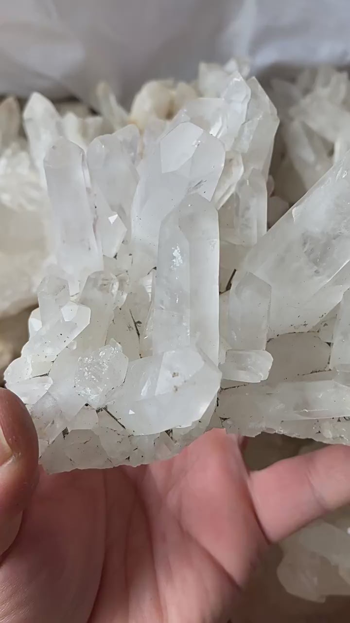 Wholesale natural clear quartz cluster, raw white quartz mineral crystal specimen