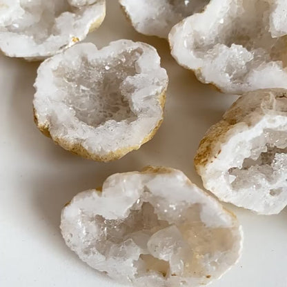 Wholesale natural agate geode half with white clear quartz, raw mineral crystal specimen