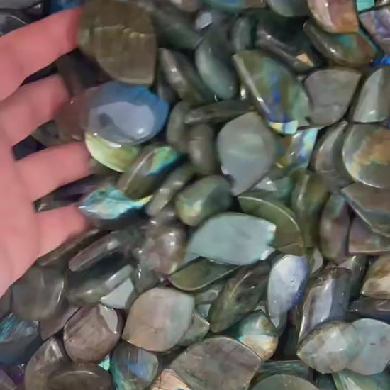 natural_labradorite_leaf_cabochon