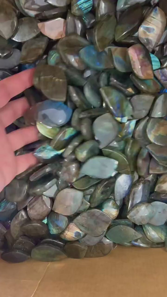 natural_labradorite_leaf_cabochon