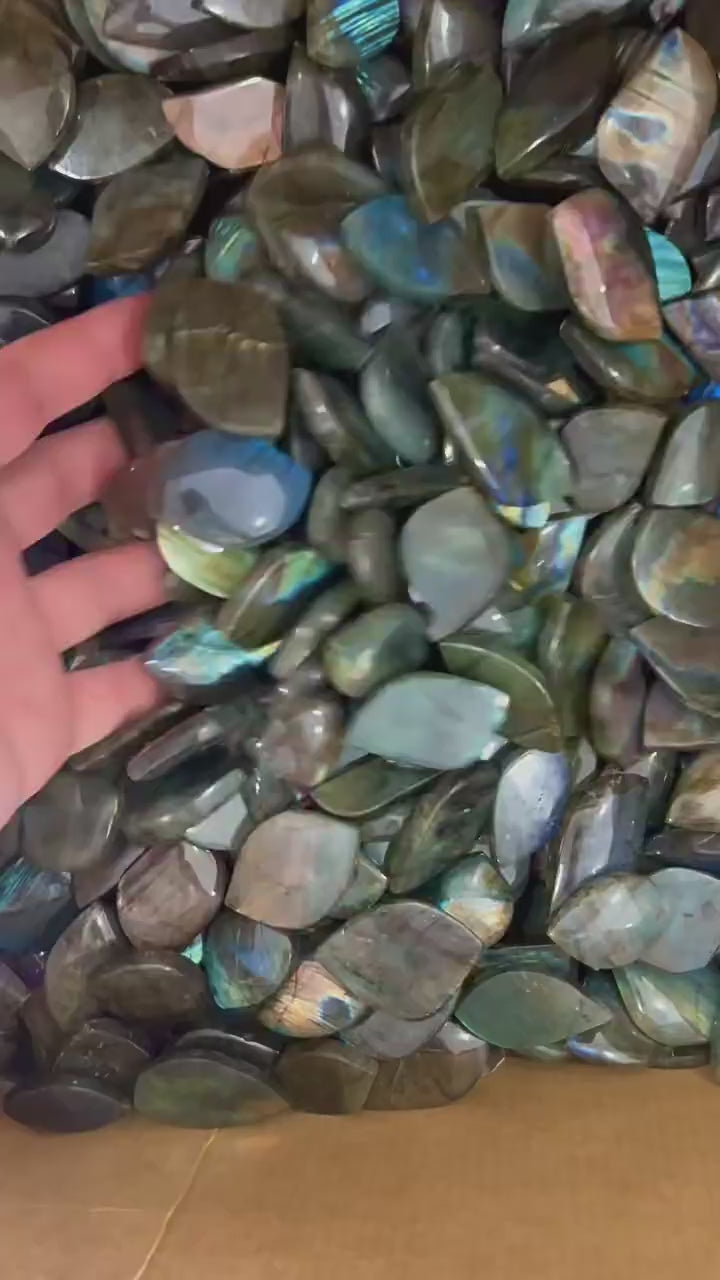 natural_labradorite_leaf_cabochon