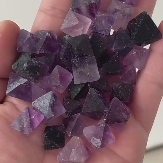 Bulk natural amethyst diamond pyramid stones, purple amethyst crystals wholesale