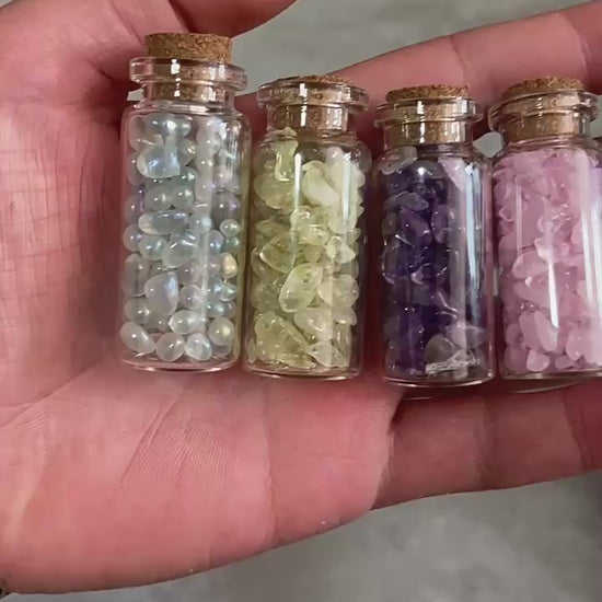 Natural Crystal Chips Glass Cork Bottle 0.22lb(100g) Wholesale