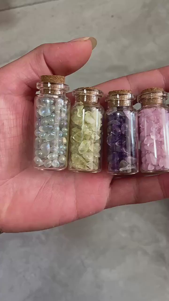 Natural Crystal Chips Glass Cork Bottle 0.22lb(100g) Wholesale